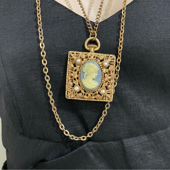 Vintage Unsigned Victorian Lady Cameo Pendant Necklace - Picture 4 of 15